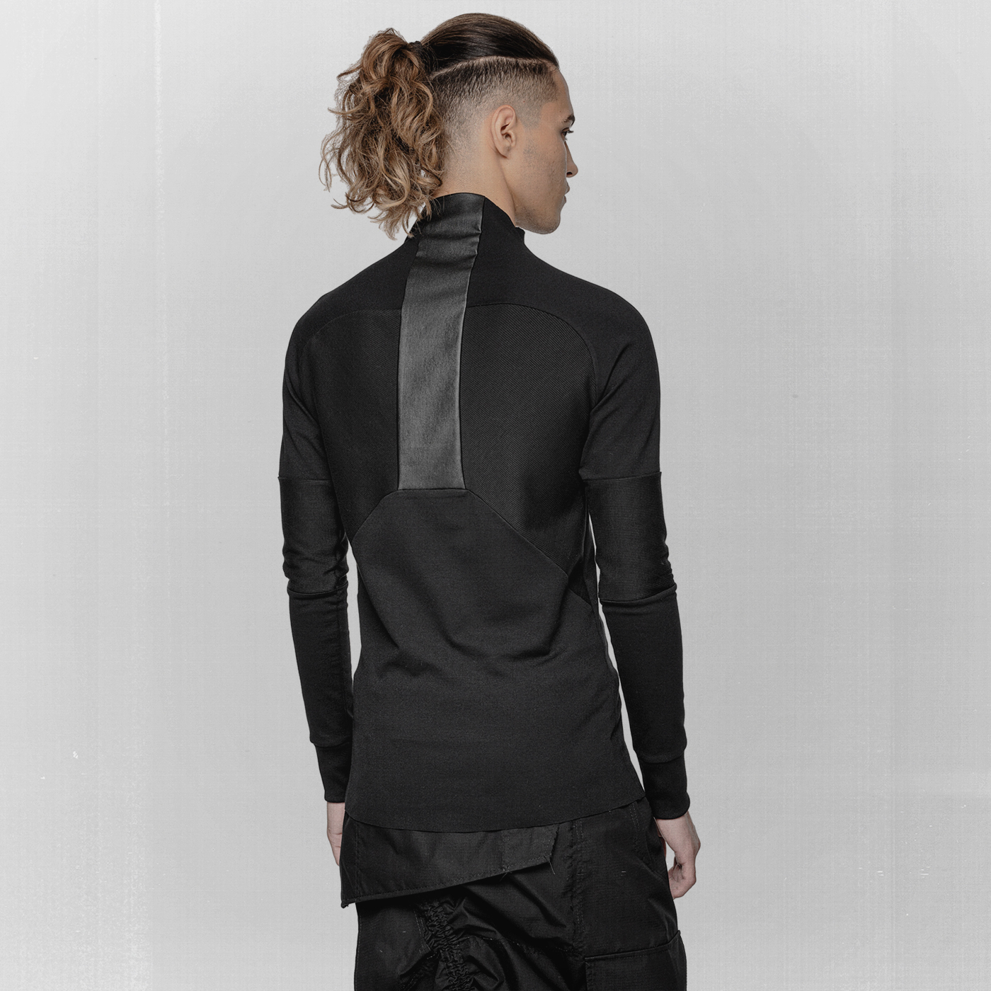 GARMENT PROCESS technical studio detail